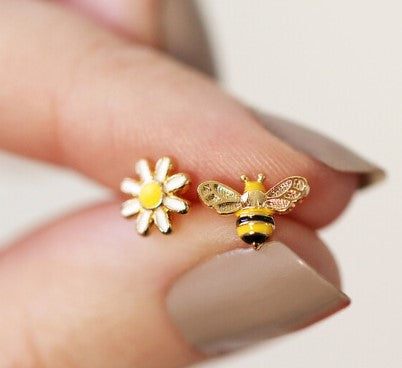 Mismatched Bee & Daisy Studs