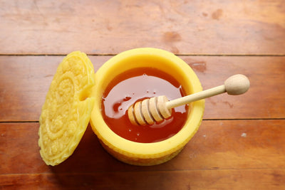 Bee's Wax Honey Pot with Dipper